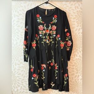 Chicwish Women’s M Black Boho Flower Embroidered Babydoll Short Dress